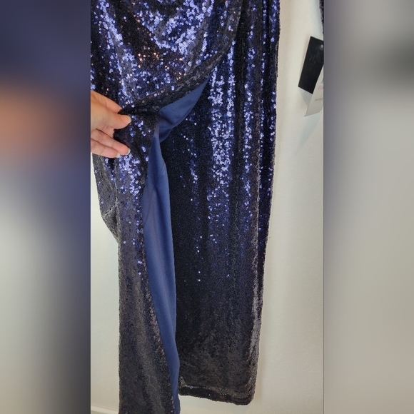 NWT DKNY Long Sleeve Side-Ruched Sequin Gown in Navy Size 6 - Picture 12 of 16